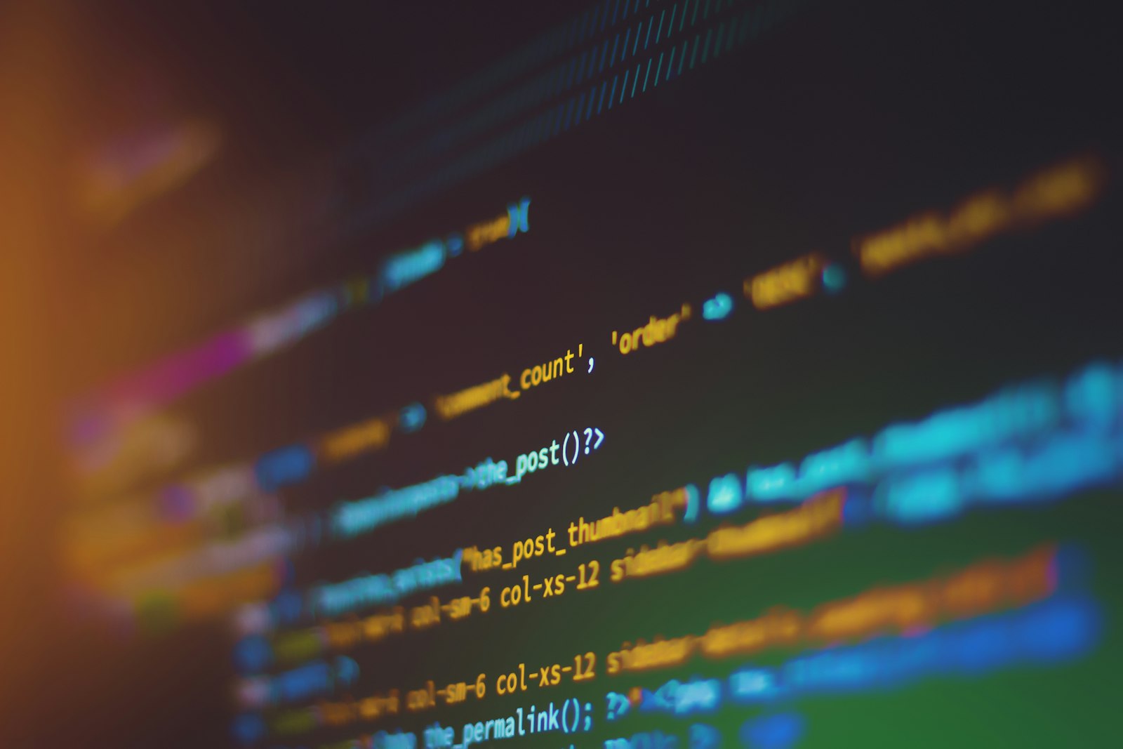 Programación asistida por IA: qué puede hacer, qué no y por qué el humano sigue siendo clave